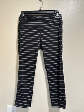 Women’s Athleta Black & Gray Striped Capri/Croppex Leggings